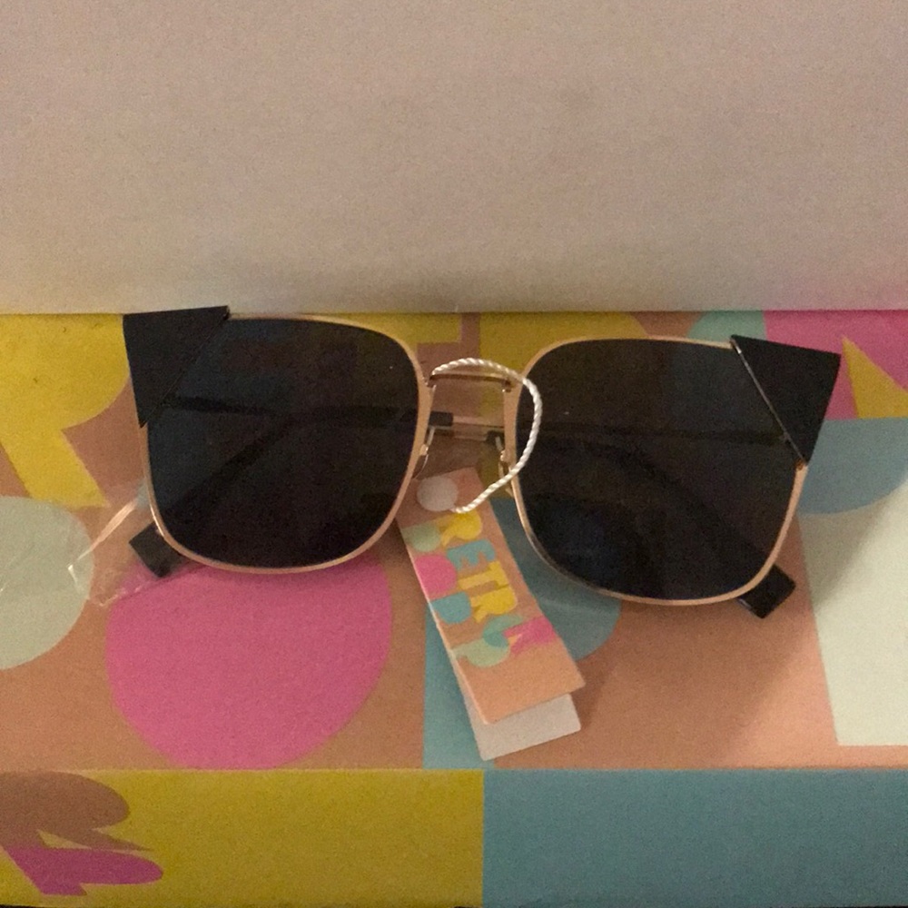 Sunglasses/ retropop